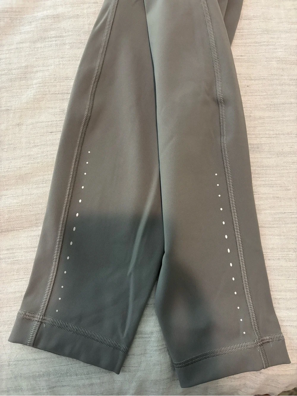 lululemon athletica Women’s leggings- Gray Reflective Dot
